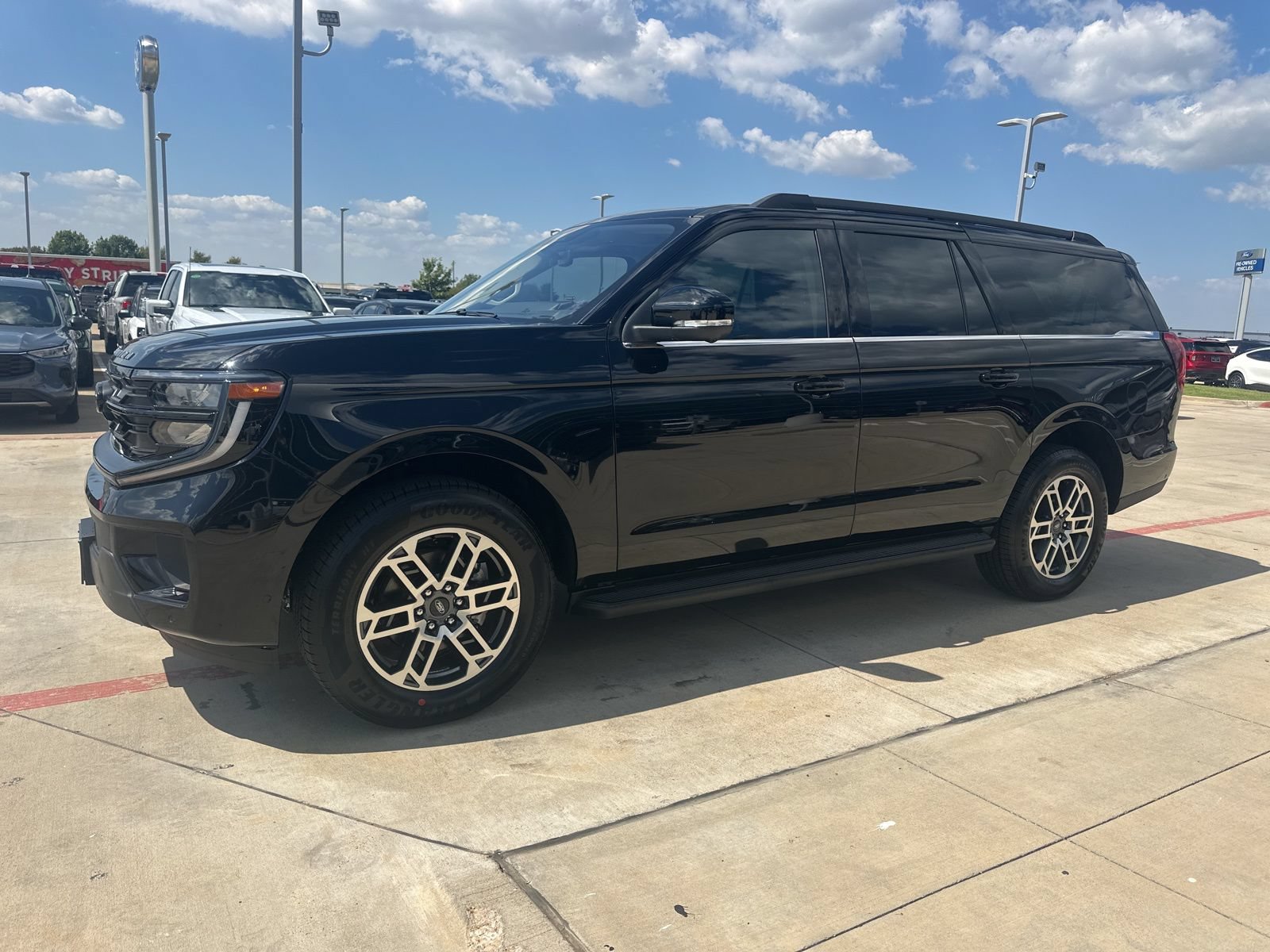 New 2025 Ford Expedition Max Active RWD image 8