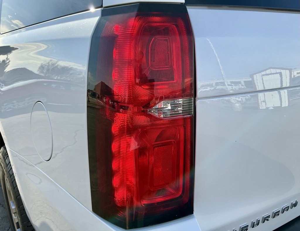 Used 2020 Chevrolet Suburban LT w/ Luxury Package image 14