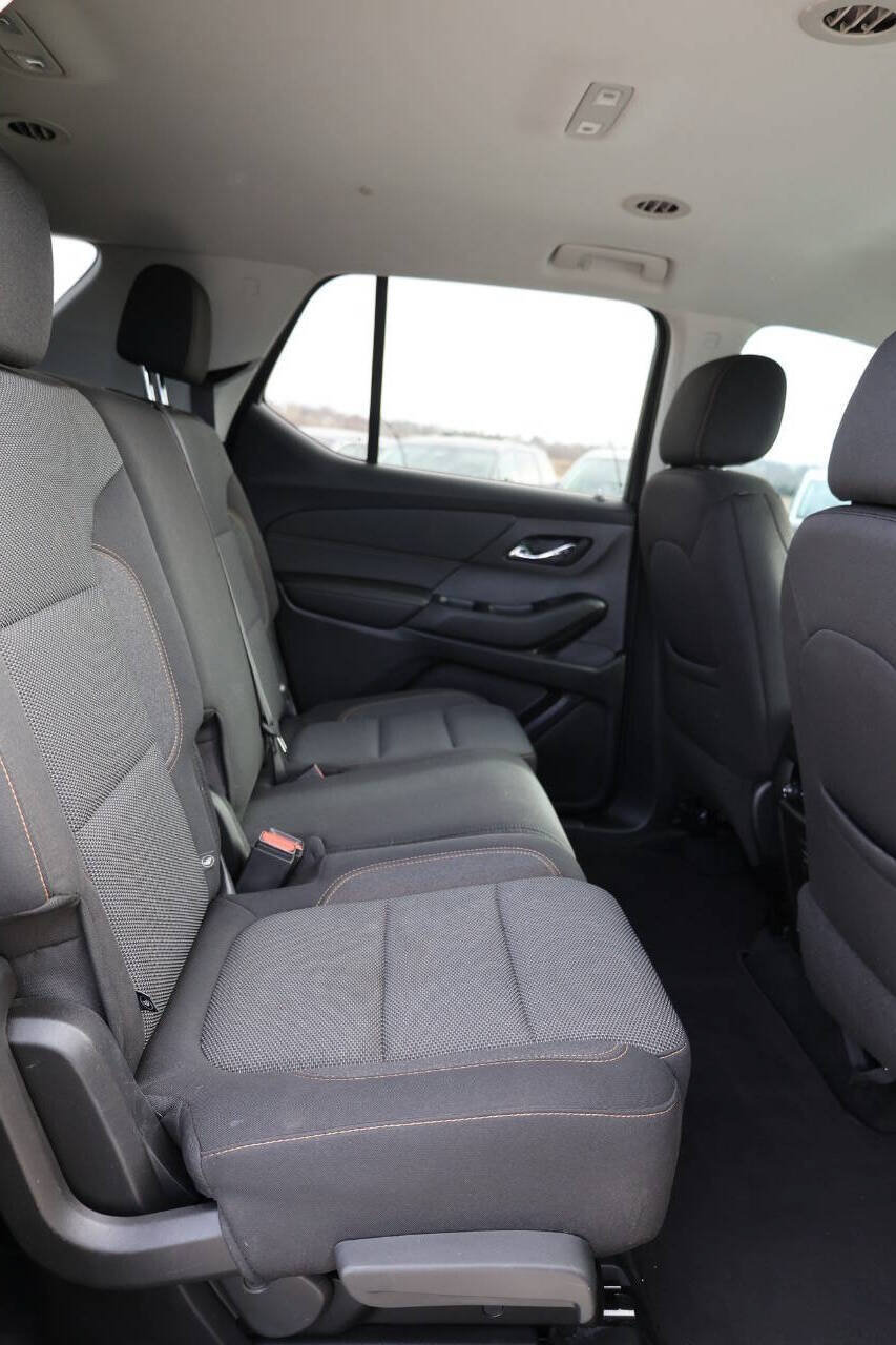 Used 2021 Chevrolet Traverse LS FWD image 16