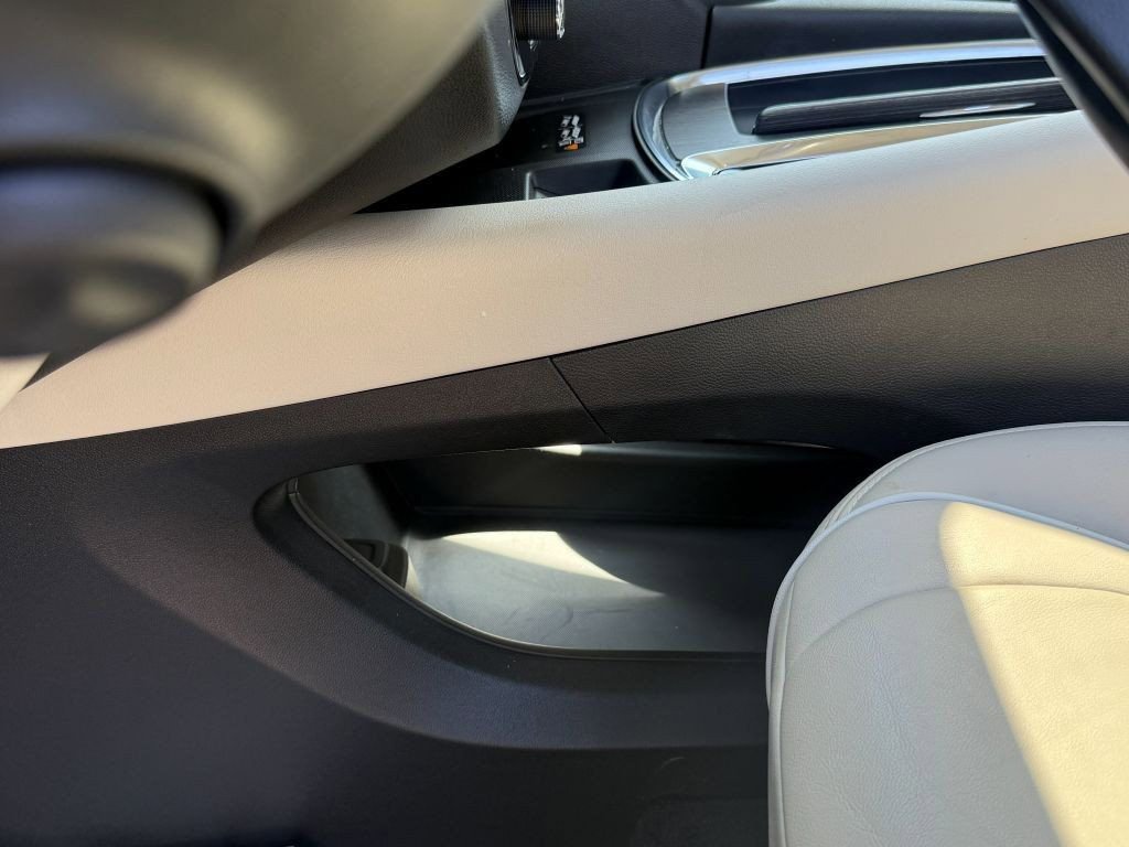 Used 2022 Buick Enclave Avenir image 18