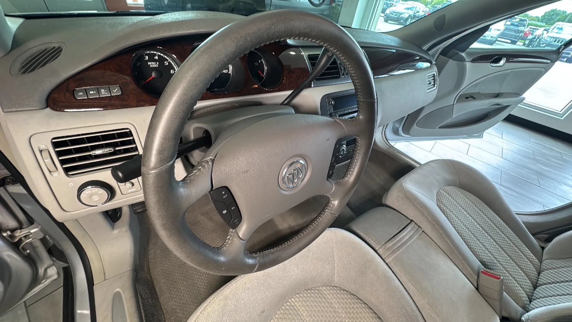 Used 2010 Buick Lucerne CX FWD image 30