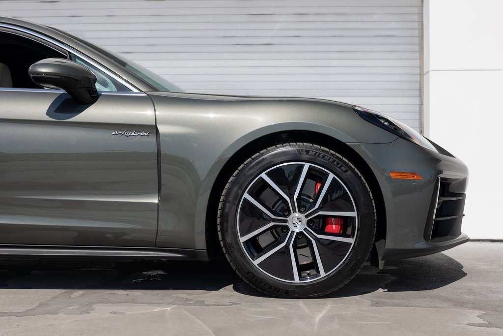 Certified 2025 Porsche Panamera 4S image 9