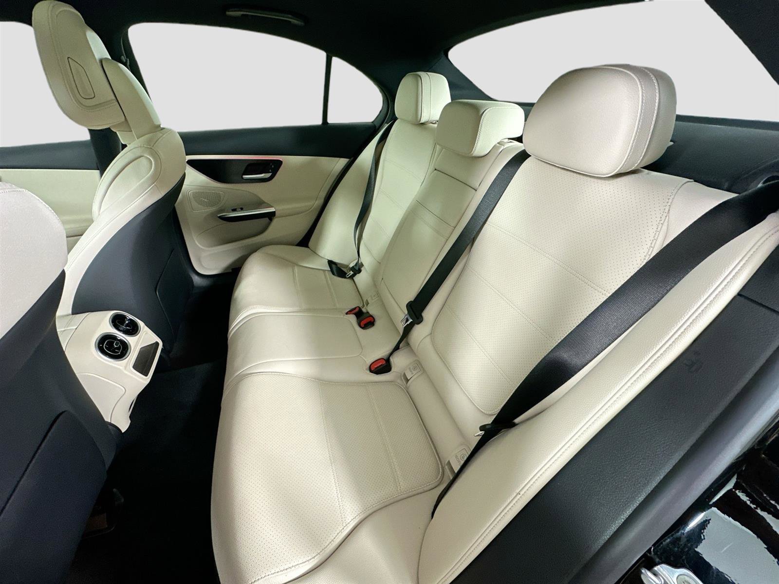 Certified 2023 Mercedes-Benz C 300 4MATIC Sedan image 31