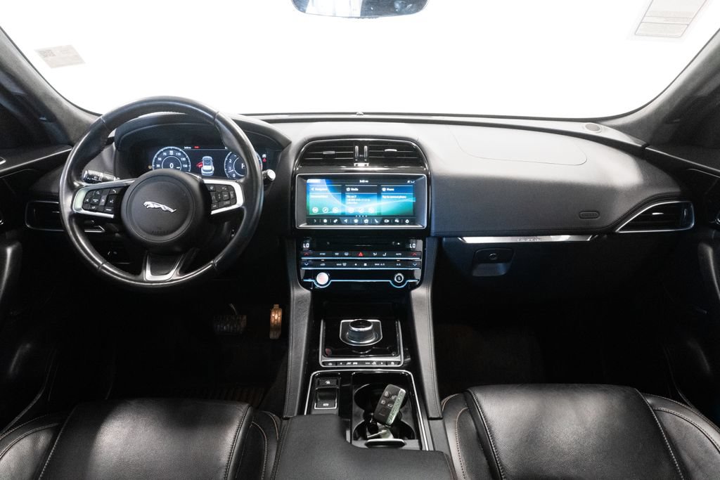 Used 2020 Jaguar F-PACE Prestige AWD/4WD image 10
