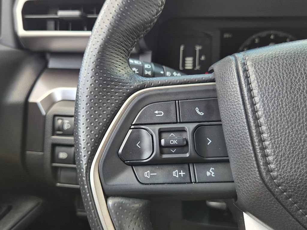 Certified 2025 Toyota 4Runner SR5 AWD/4WD image 23