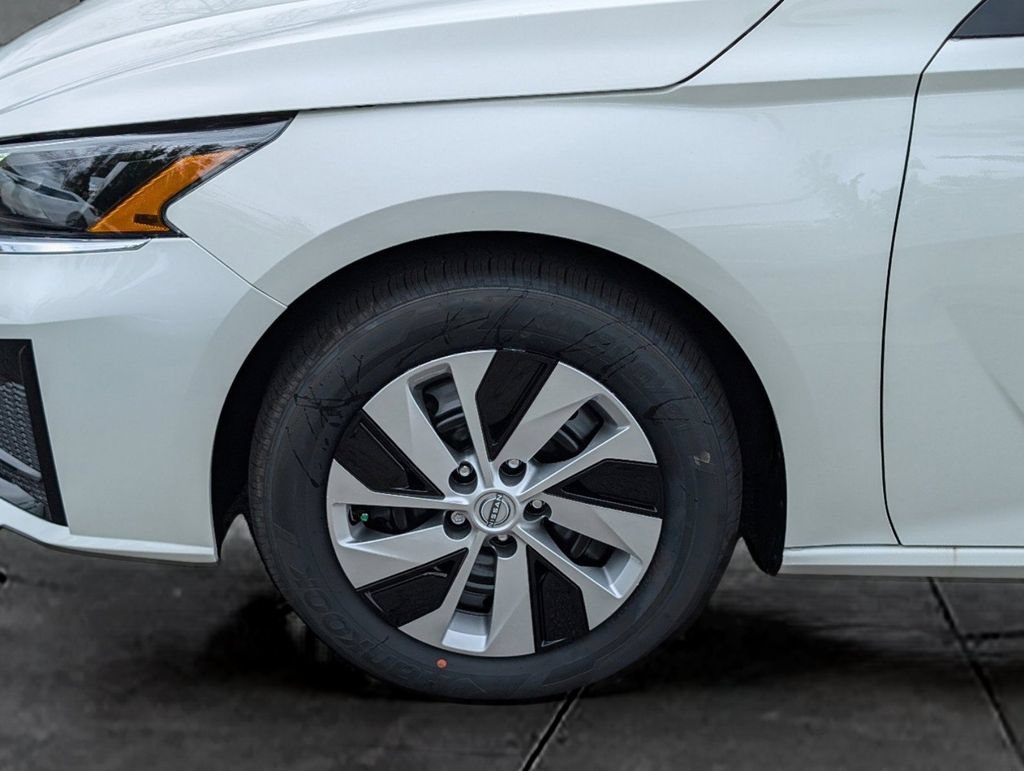 Used 2025 Nissan Altima 2.5 S FWD image 11