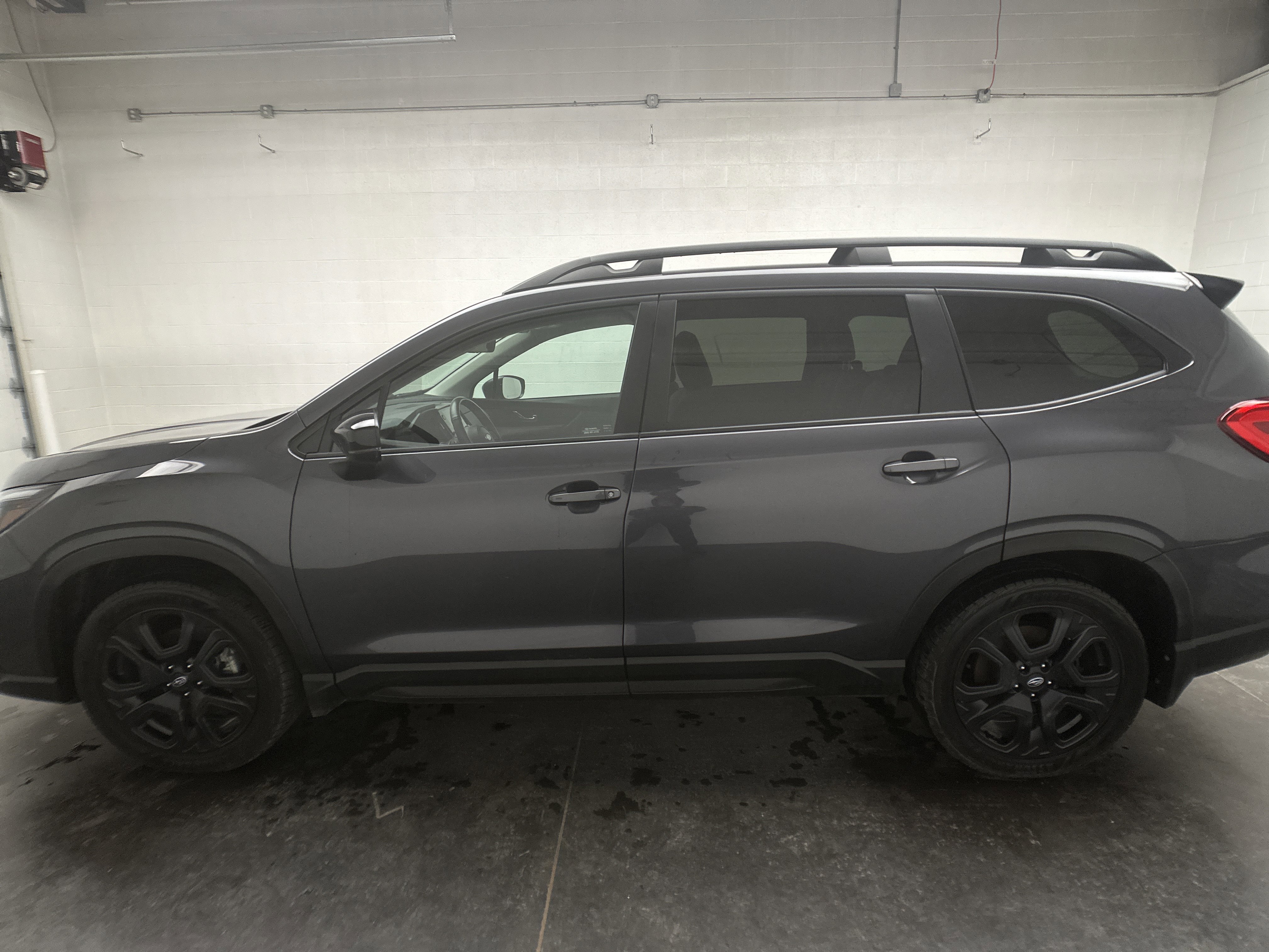 Used 2024 Subaru Ascent Onyx Edition image 5