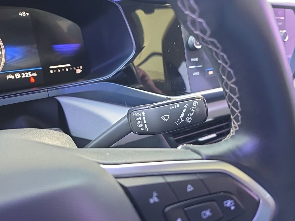 Used 2022 Volkswagen Taos SE w/ Panoramic Sunroof Package image 15