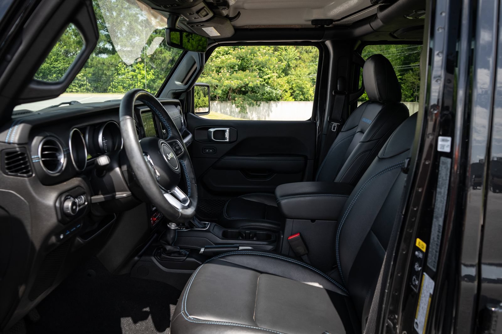 Used 2021 Jeep Wrangler Unlimited Rubicon 4xe w/ Cold Weather Group AWD/4WD image 14