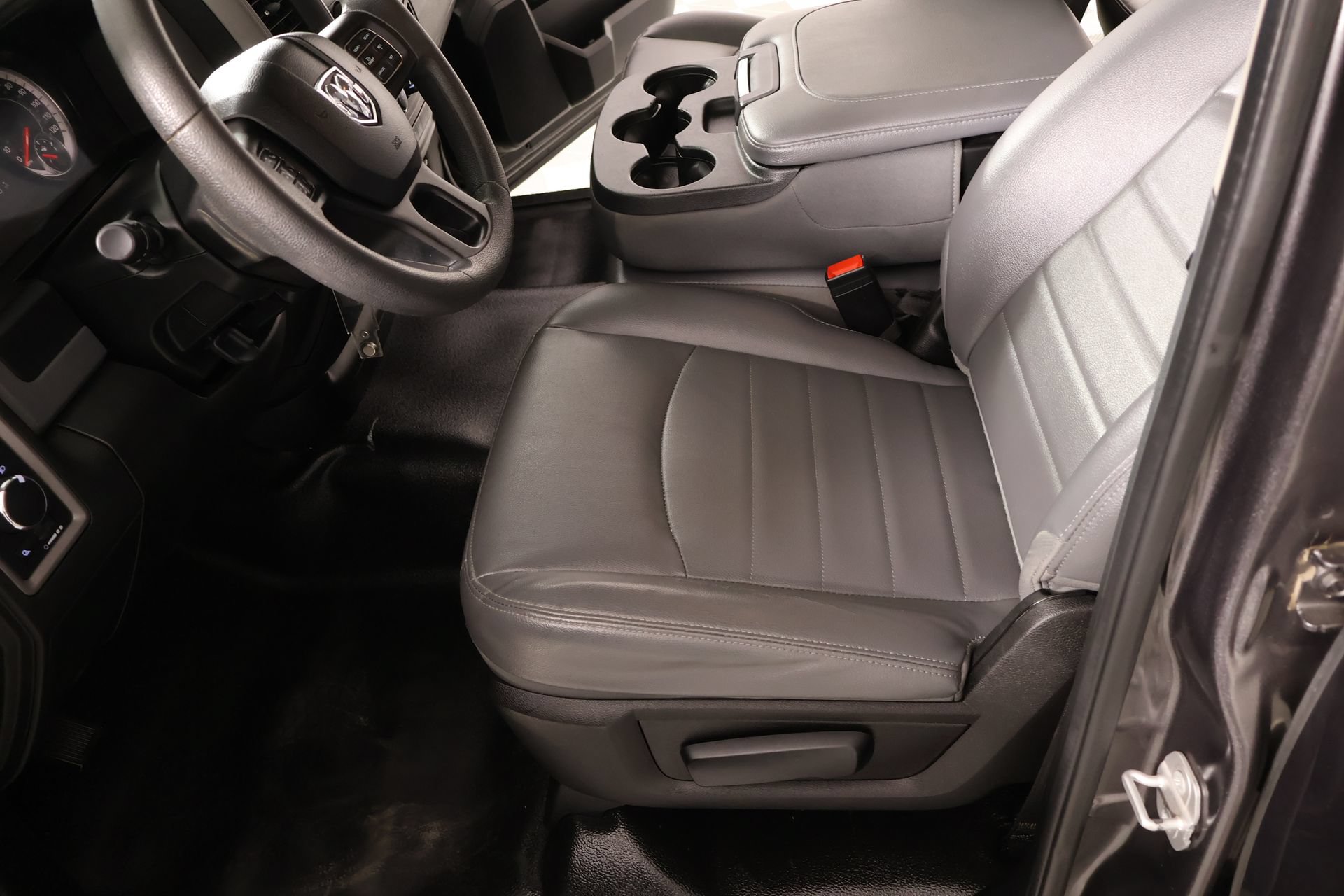 Used 2020 RAM 1500 Tradesman w/ Chrome Appearance Group RWD image 10