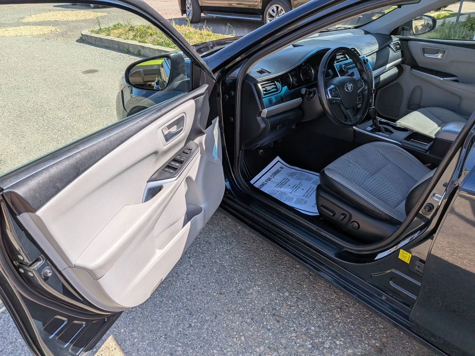 Used 2015 Toyota Camry SE FWD image 18