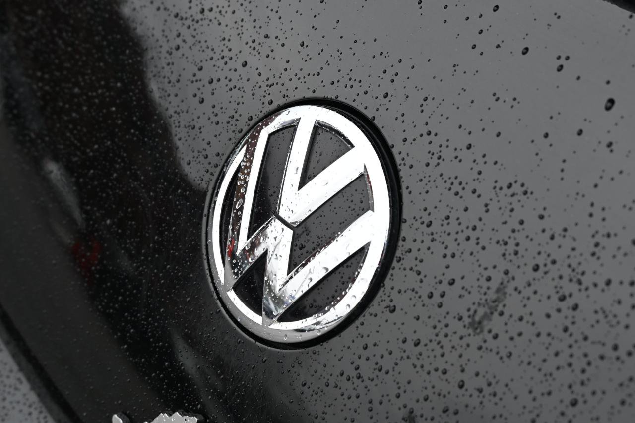 Used 2013 Volkswagen Beetle 2.5 50's Edition FWD image 30