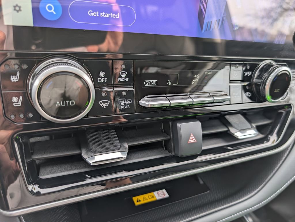 Used 2024 Toyota Highlander Platinum image 26