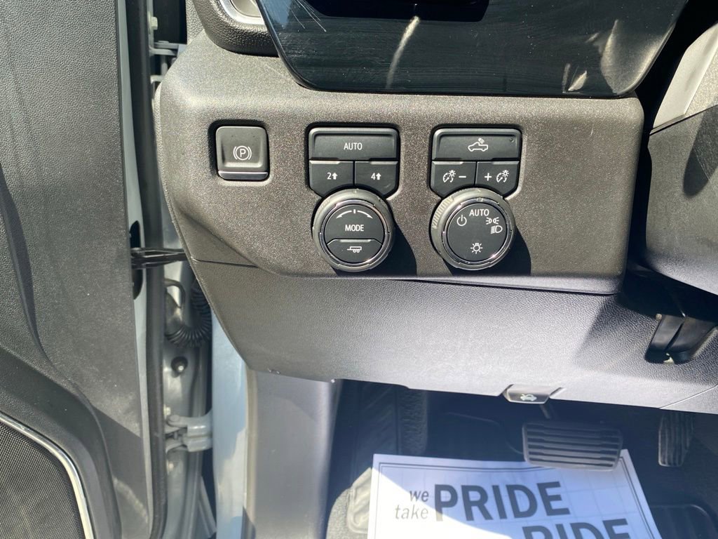 Used 2024 Chevrolet Silverado 1500 LT AWD/4WD image 18