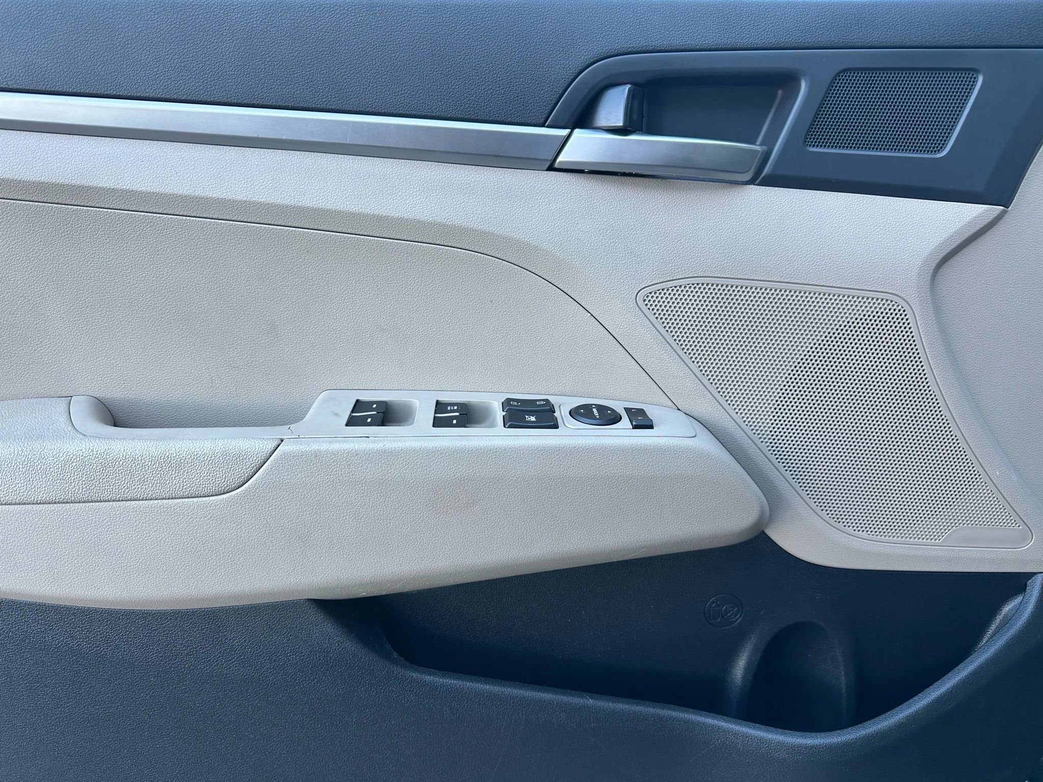 Used 2020 Hyundai Elantra SE image 9