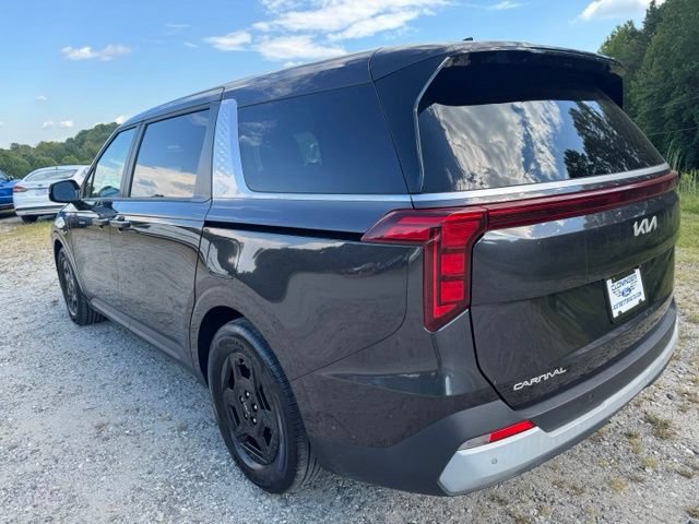Used 2025 Kia Carnival FWD image 6