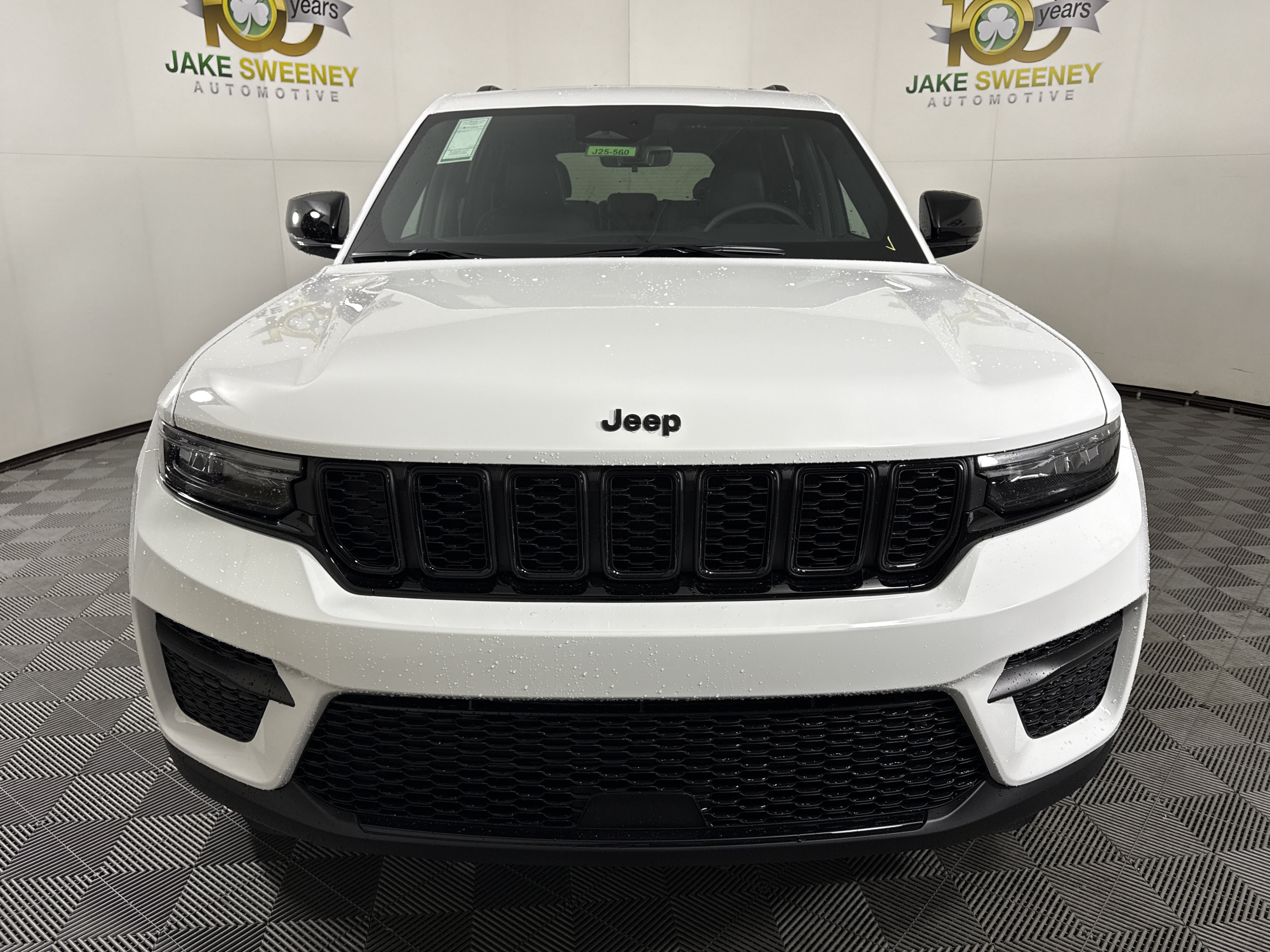 New 2025 Jeep Grand Cherokee Altitude w/ Trailer Tow Package AWD/4WD image 3
