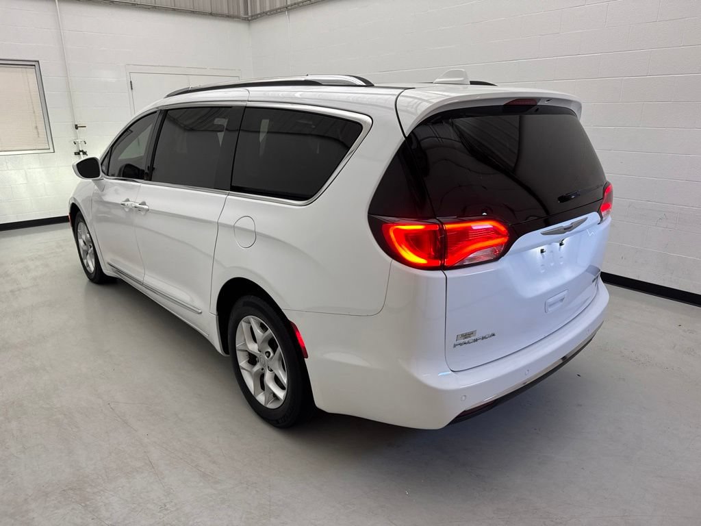 Used 2020 Chrysler Pacifica Limited FWD image 4