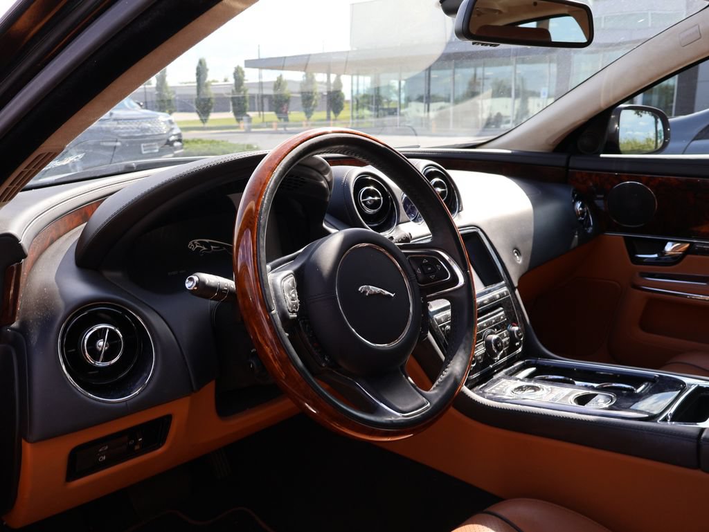 Used 2011 Jaguar XJ L RWD image 18