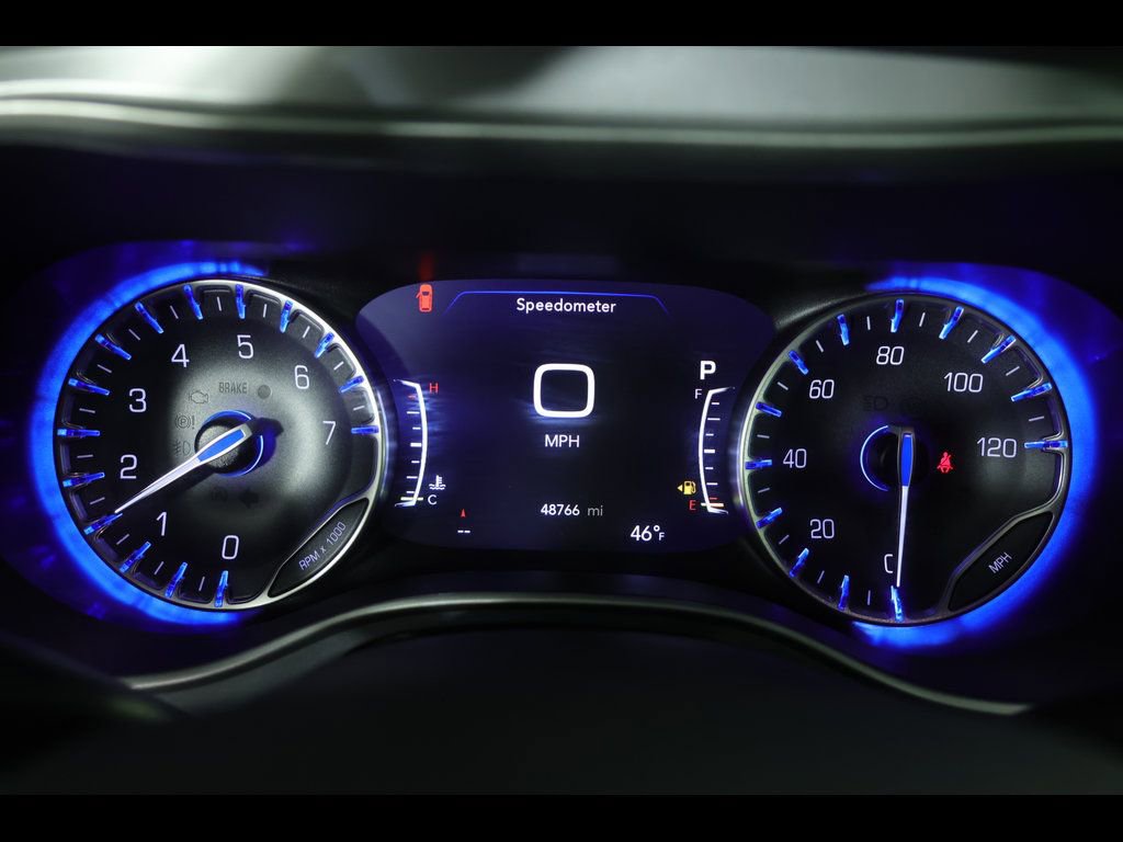 Used 2023 Chrysler Pacifica Touring-L w/ Uconnect Theater Family Group AWD/4WD image 21