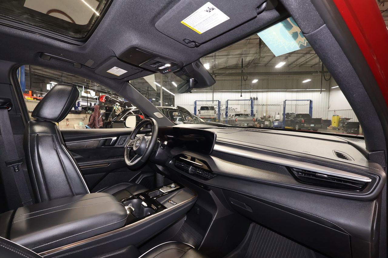 Certified 2025 Buick Enclave Avenir w/ Super Cruise Package image 29