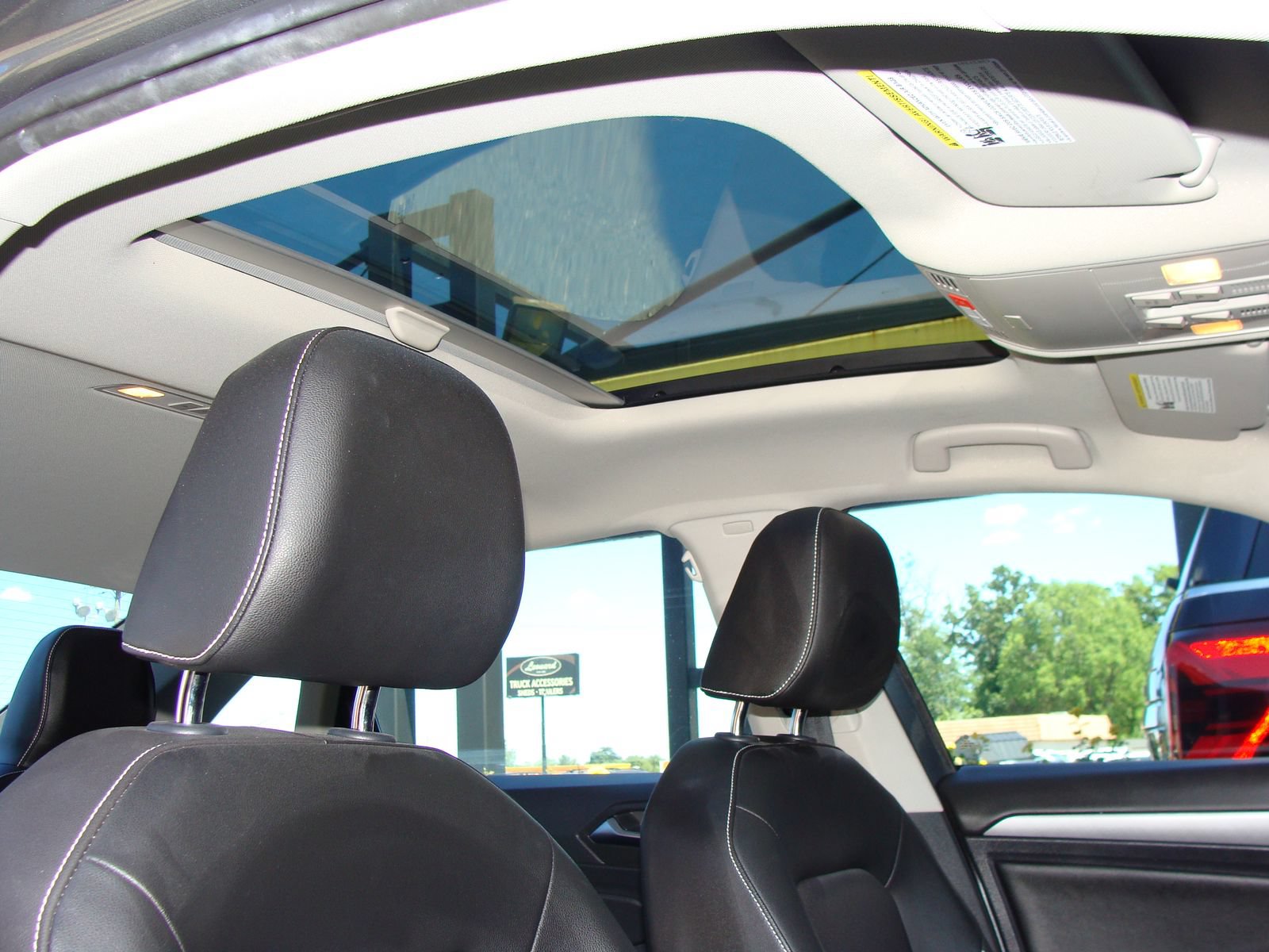 Used 2022 Volkswagen Jetta SE FWD image 31