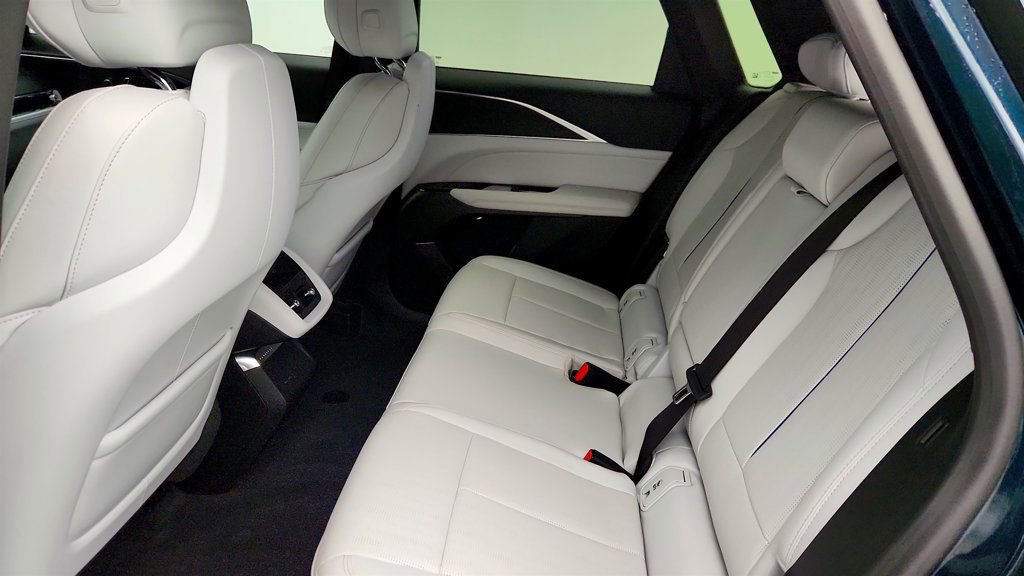 Used 2024 Cadillac Lyriq Luxury image 20