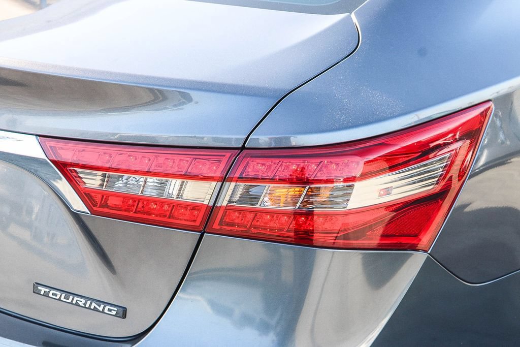 Used 2016 Toyota Avalon Touring w/ Preferred Accessory Package FWD image 10
