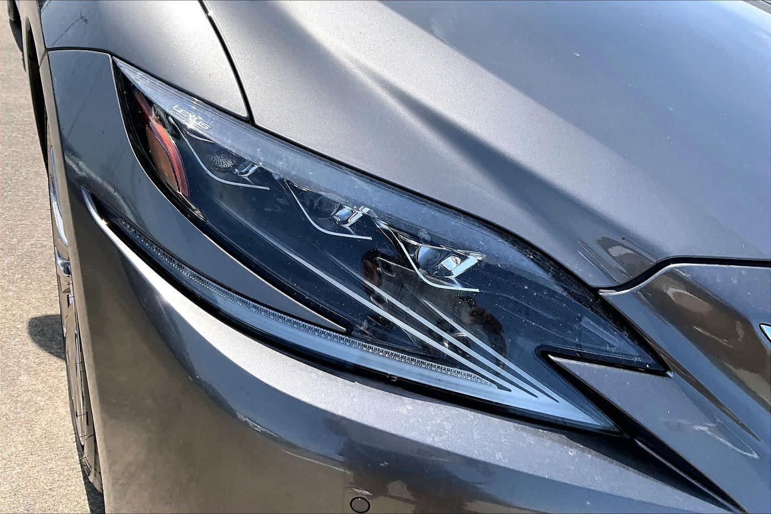 Used 2020 Lexus LS 500 w/ Interior Upgrade Package RWD image 26
