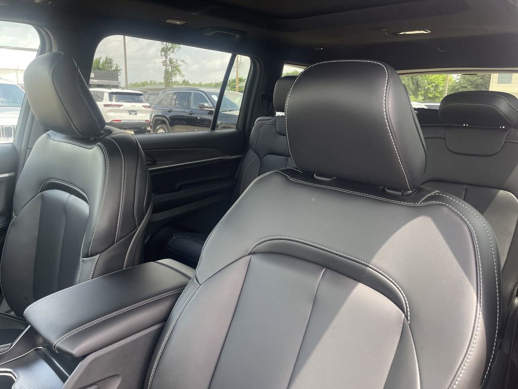New 2025 Jeep Grand Cherokee L Limited w/ Black Appearance Package image 14