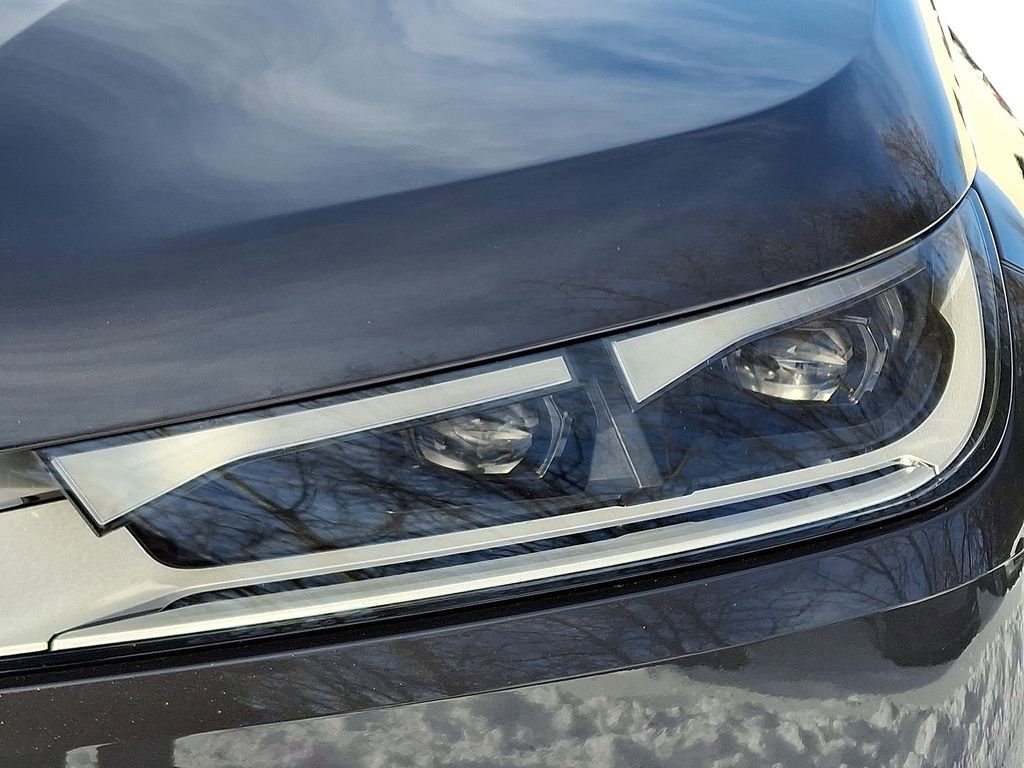 Used 2025 BMW iX xDrive50 w/ Premium Package image 10