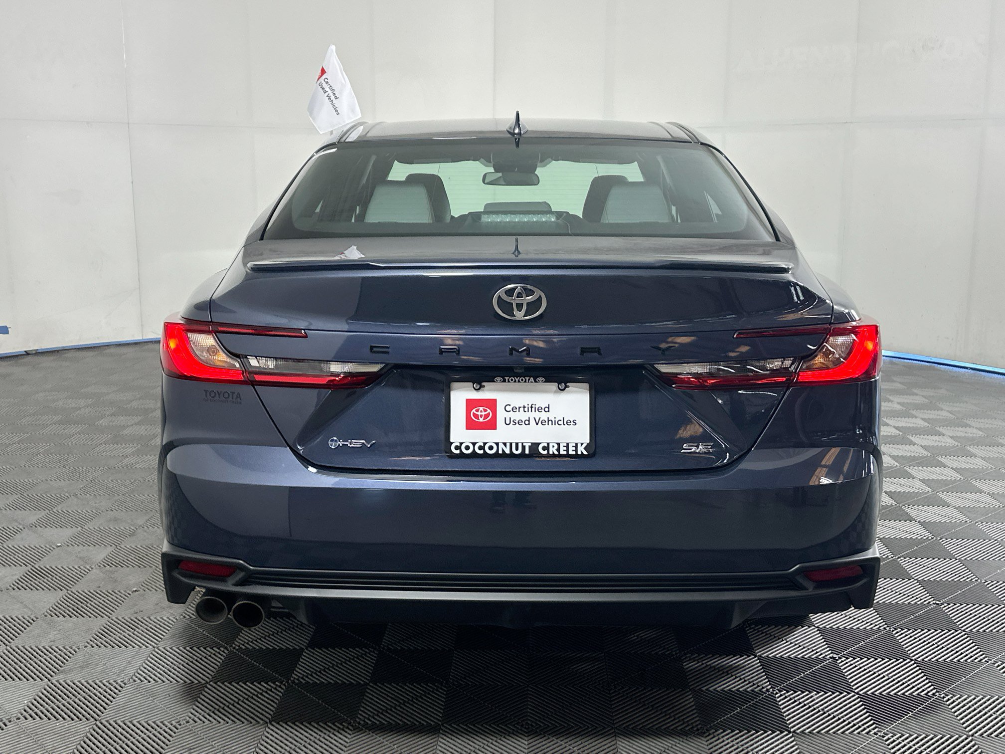 Used 2026 Toyota Camry SE FWD image 4