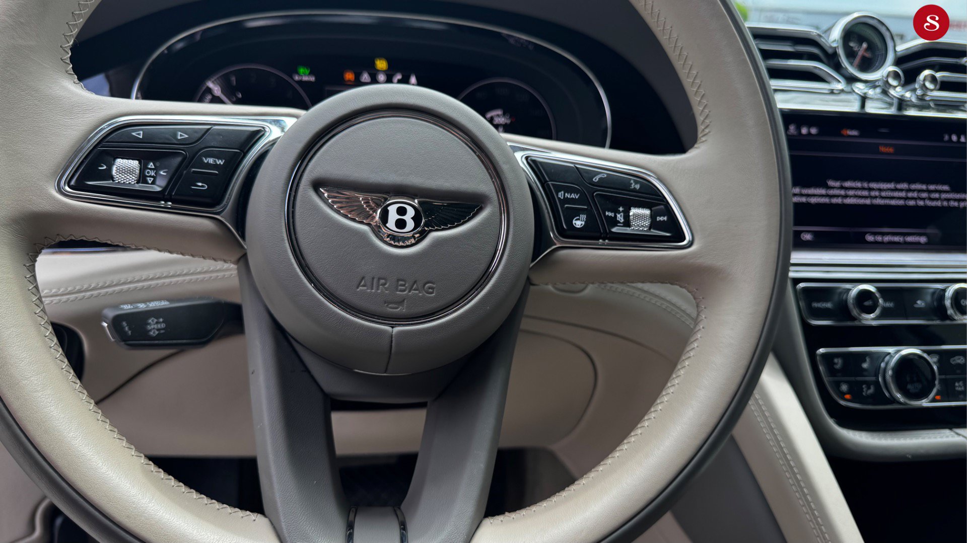 Used 2023 Bentley Bentayga Plug-In Hybrid AWD/4WD image 16