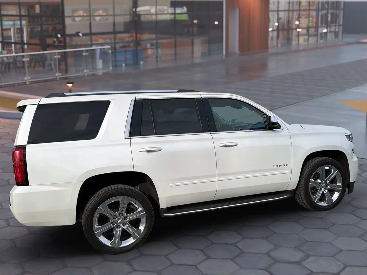 Used 2018 Chevrolet Tahoe Premier image 13