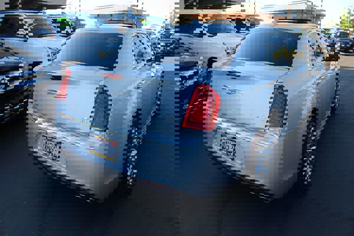 Used 2020 Chrysler 300 Limited image 7