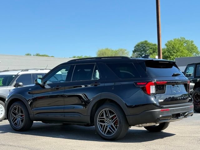 Used 2025 Ford Explorer ST-Line w/ ST-Line Street Pack AWD/4WD image 45