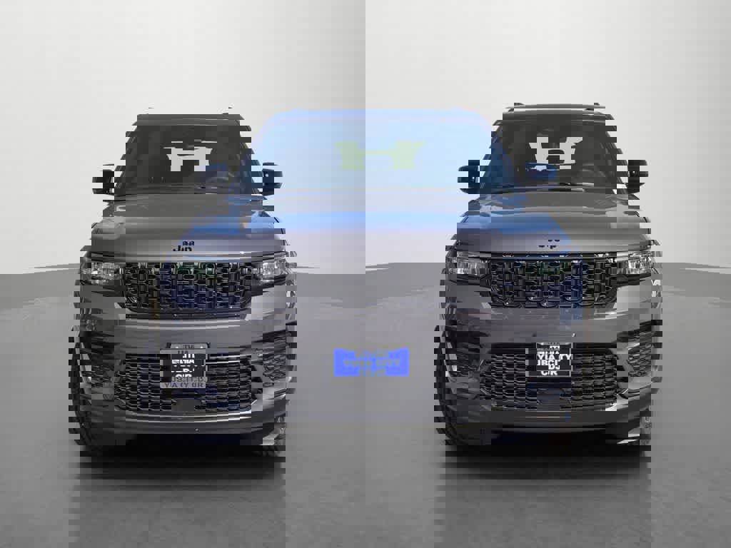 New 2025 Jeep Grand Cherokee Altitude image 2