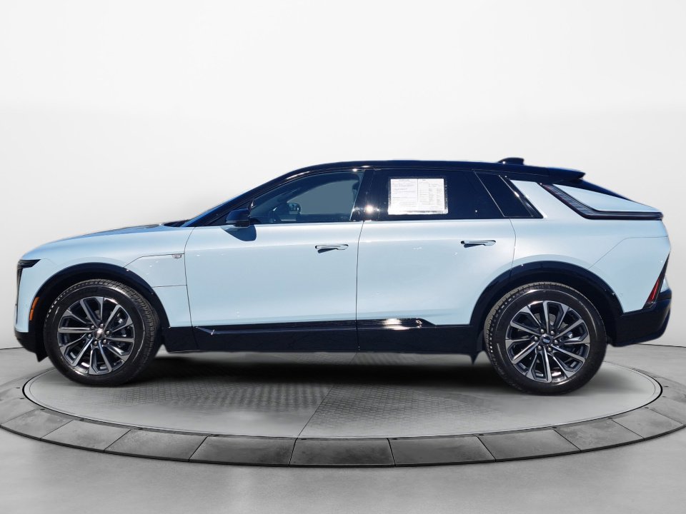 Certified 2025 Cadillac Lyriq Sport image 4