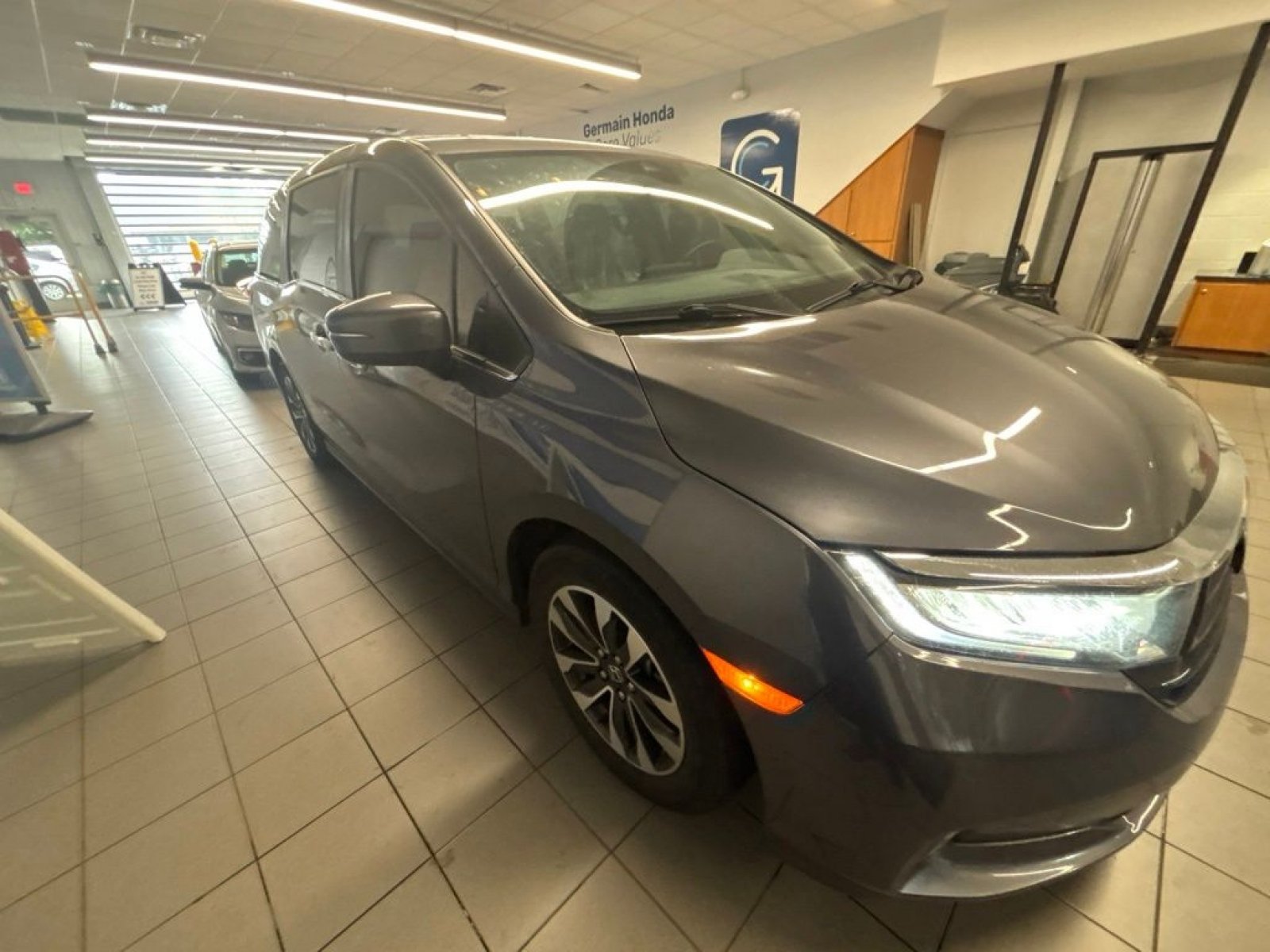 Used 2024 Honda Odyssey EX-L image 3