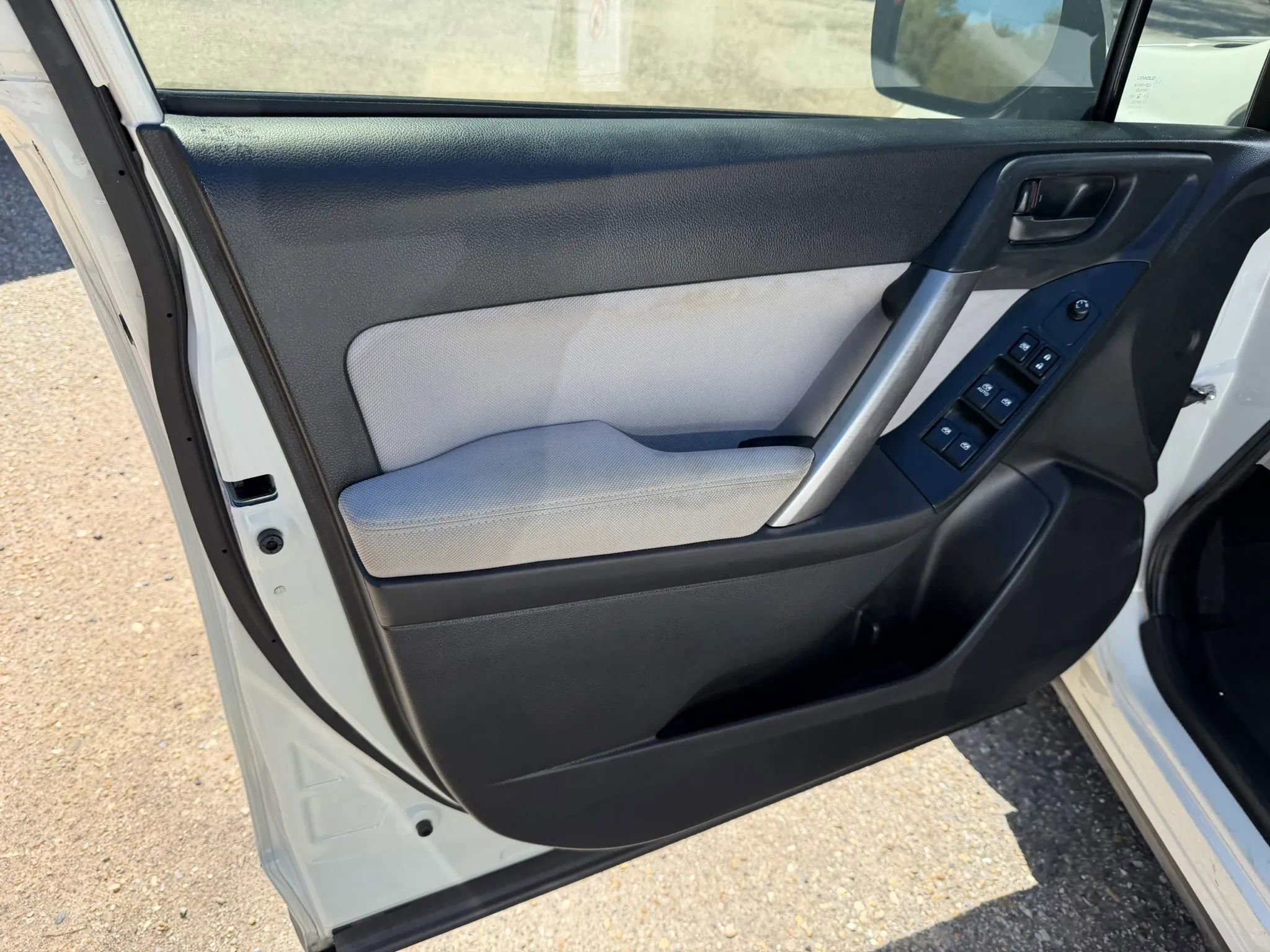 Used 2015 Subaru Forester 2.5i Premium w/ All-Weather Package image 14