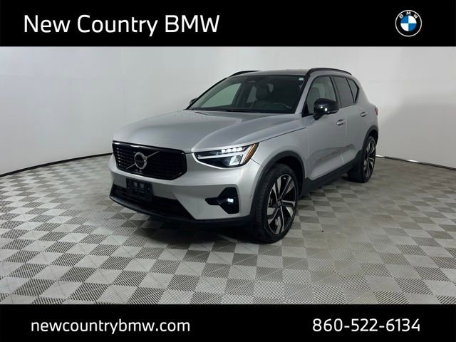 Used 2023 Volvo XC40 B5 Plus w/ Protection Package Premier AWD/4WD image 3