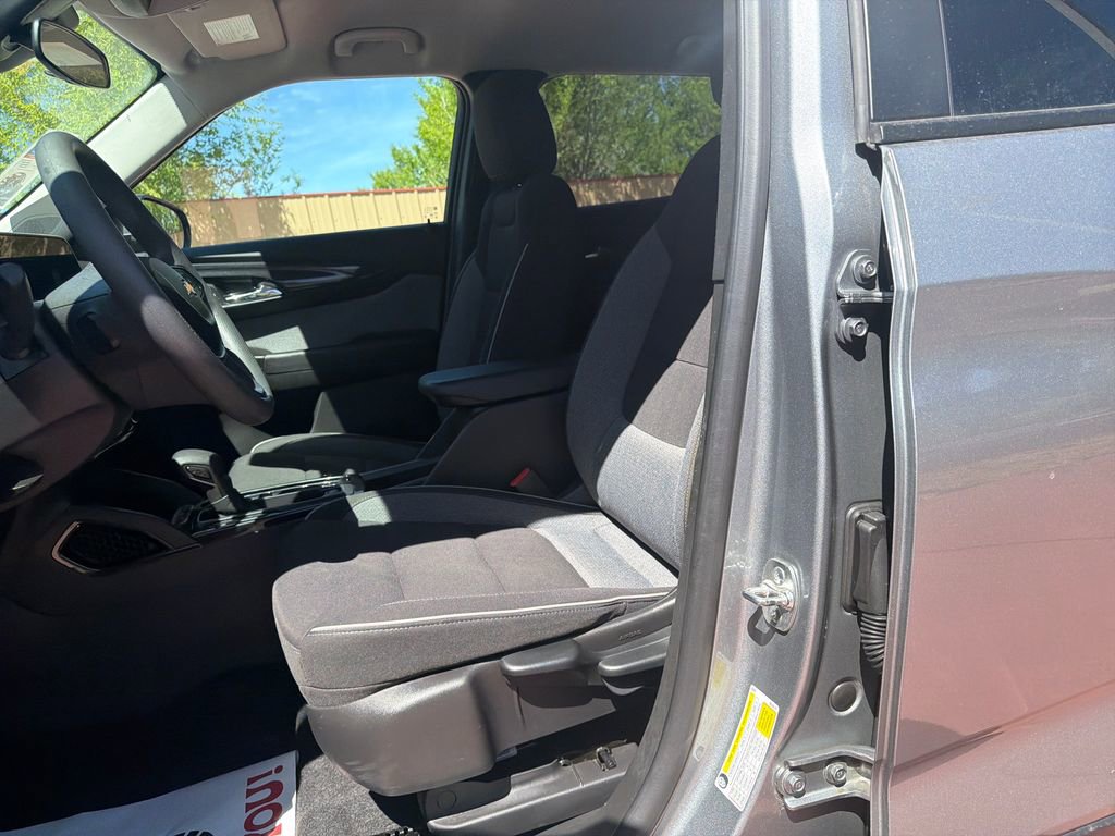Used 2025 Chevrolet TrailBlazer LT AWD/4WD image 11