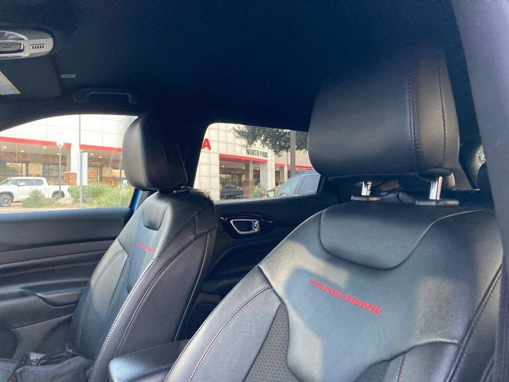 Used 2025 Jeep Compass Trailhawk AWD/4WD image 7