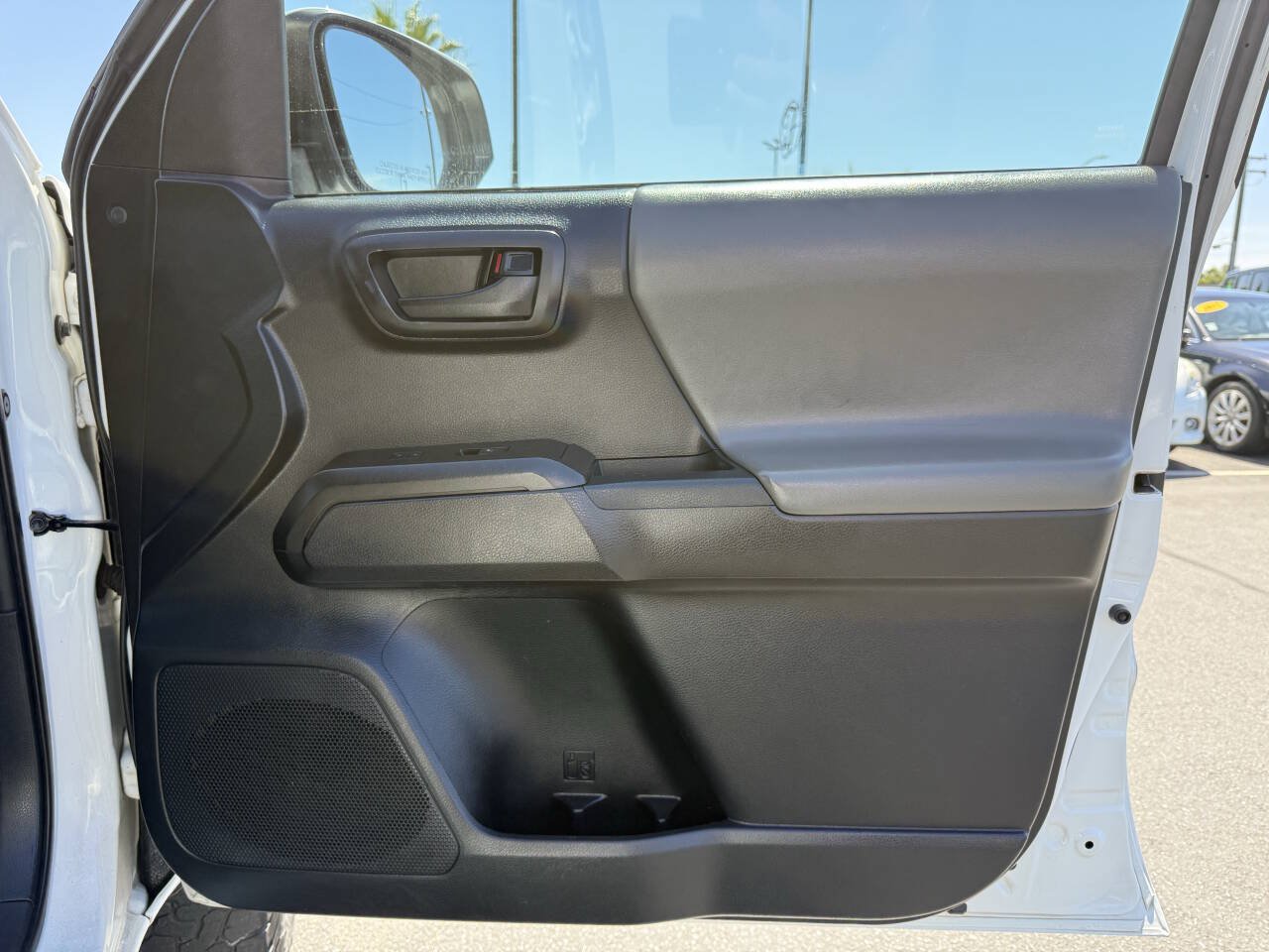 Used 2018 Toyota Tacoma SR5 RWD image 14