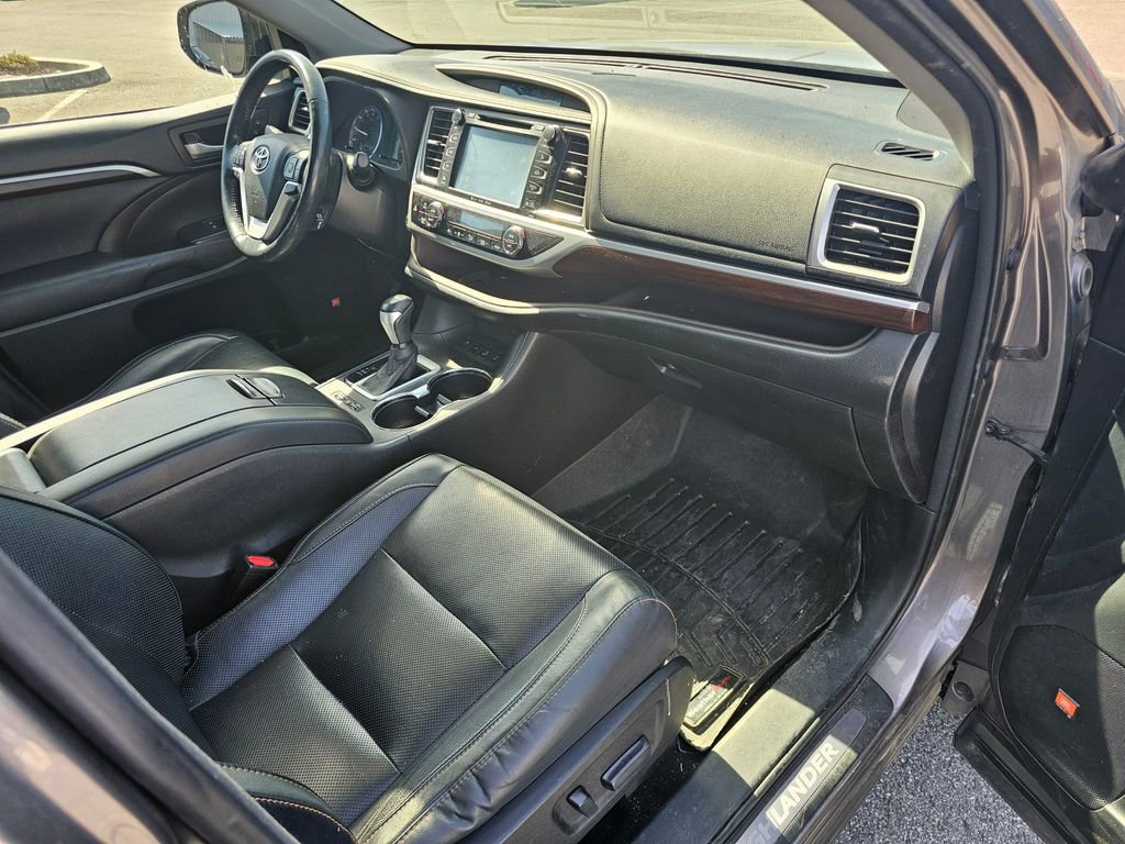 Used 2016 Toyota Highlander Limited Platinum AWD/4WD image 9