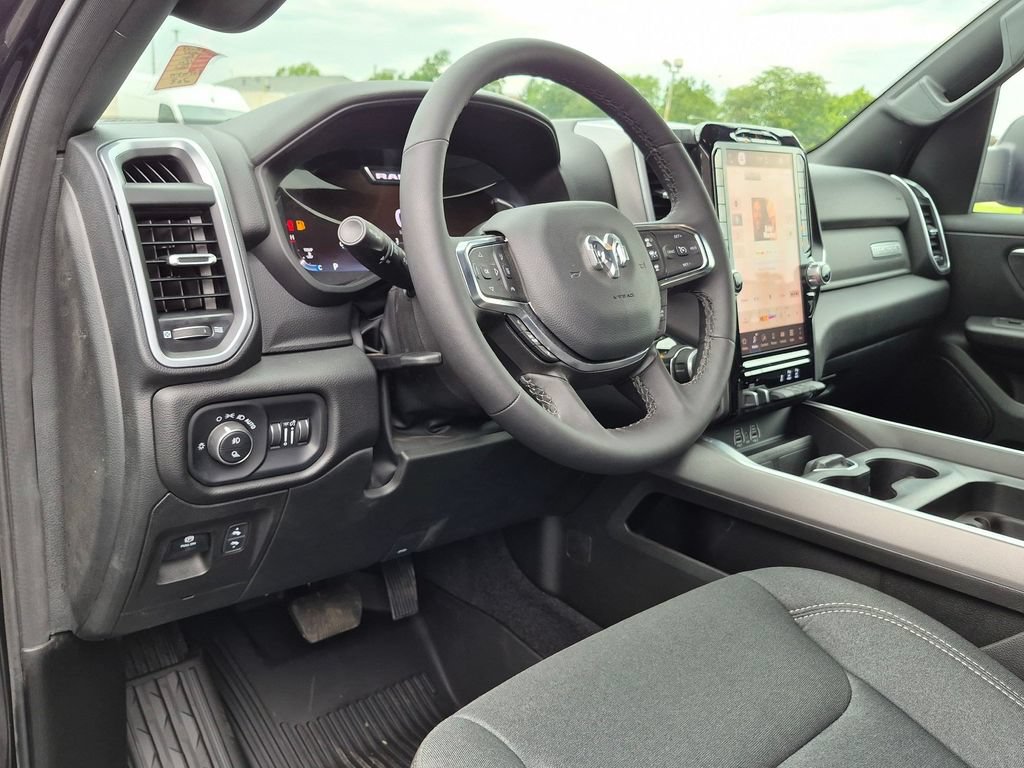Used 2025 RAM 1500 Big Horn AWD/4WD image 9