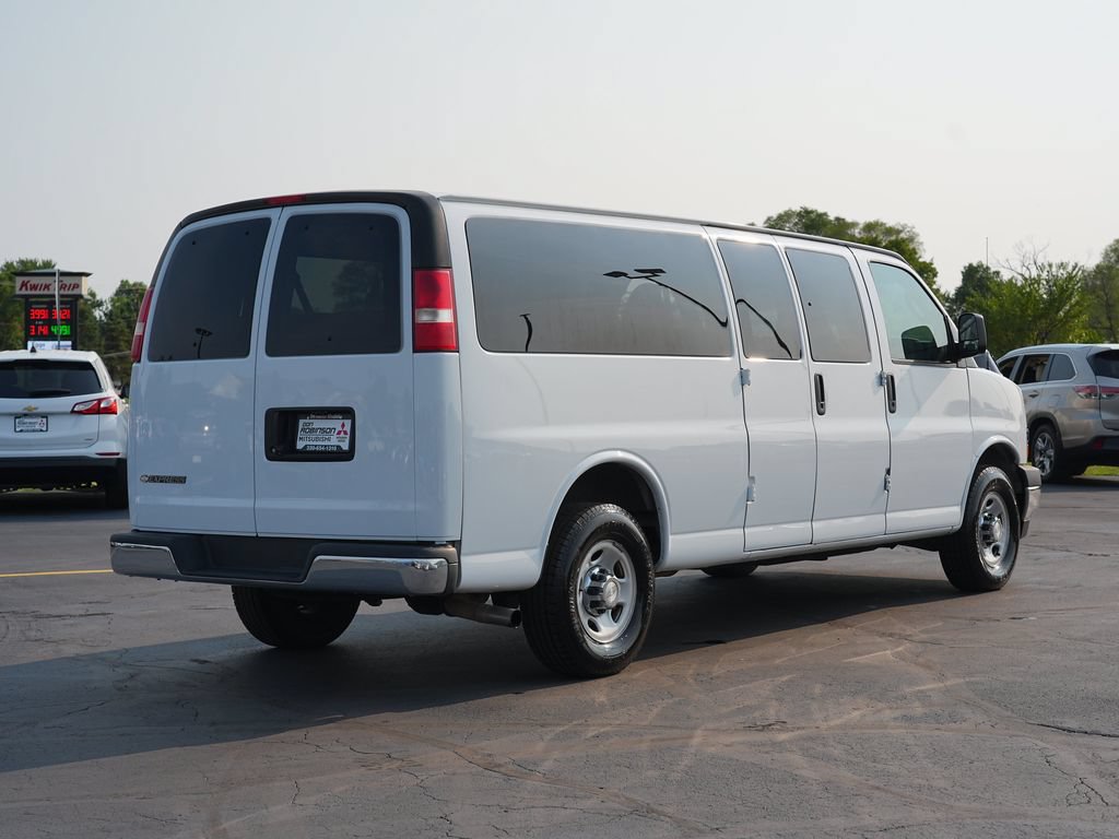 Used 2018 Chevrolet Express 3500 LT w/ LT Preferred Equipment Group RWD image 3