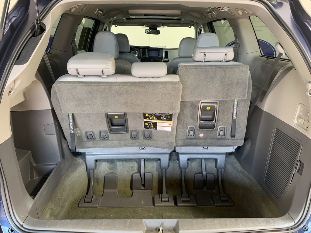 Used 2018 Toyota Sienna XLE Premium image 34