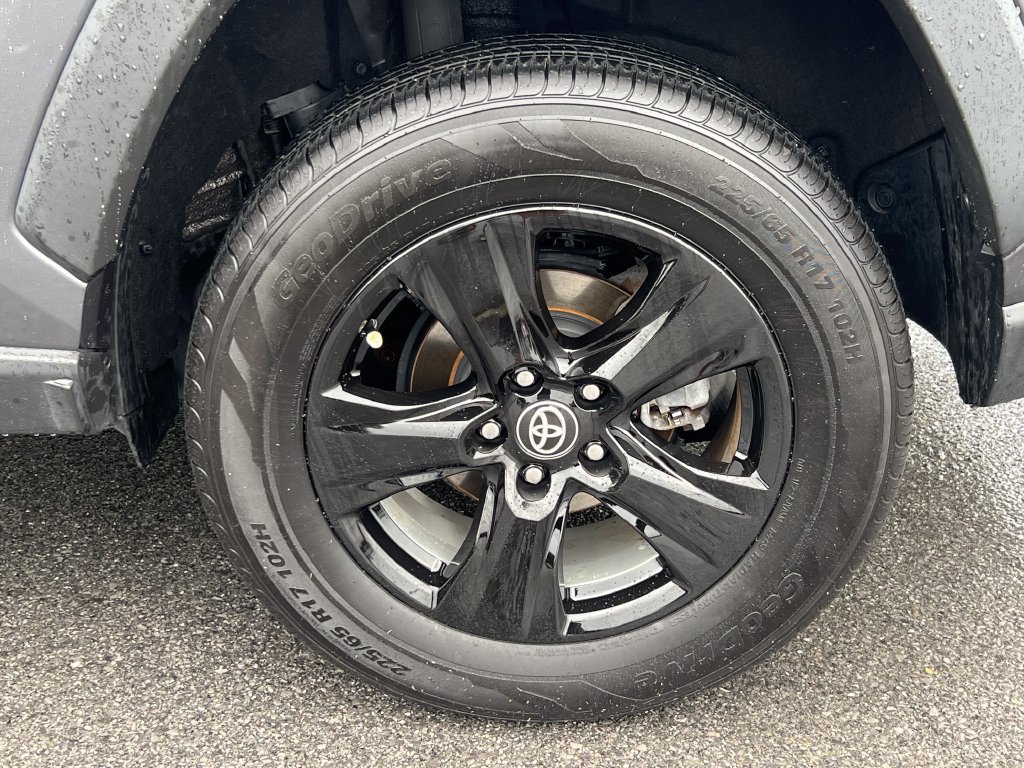 Used 2021 Toyota RAV4 XLE AWD/4WD image 15