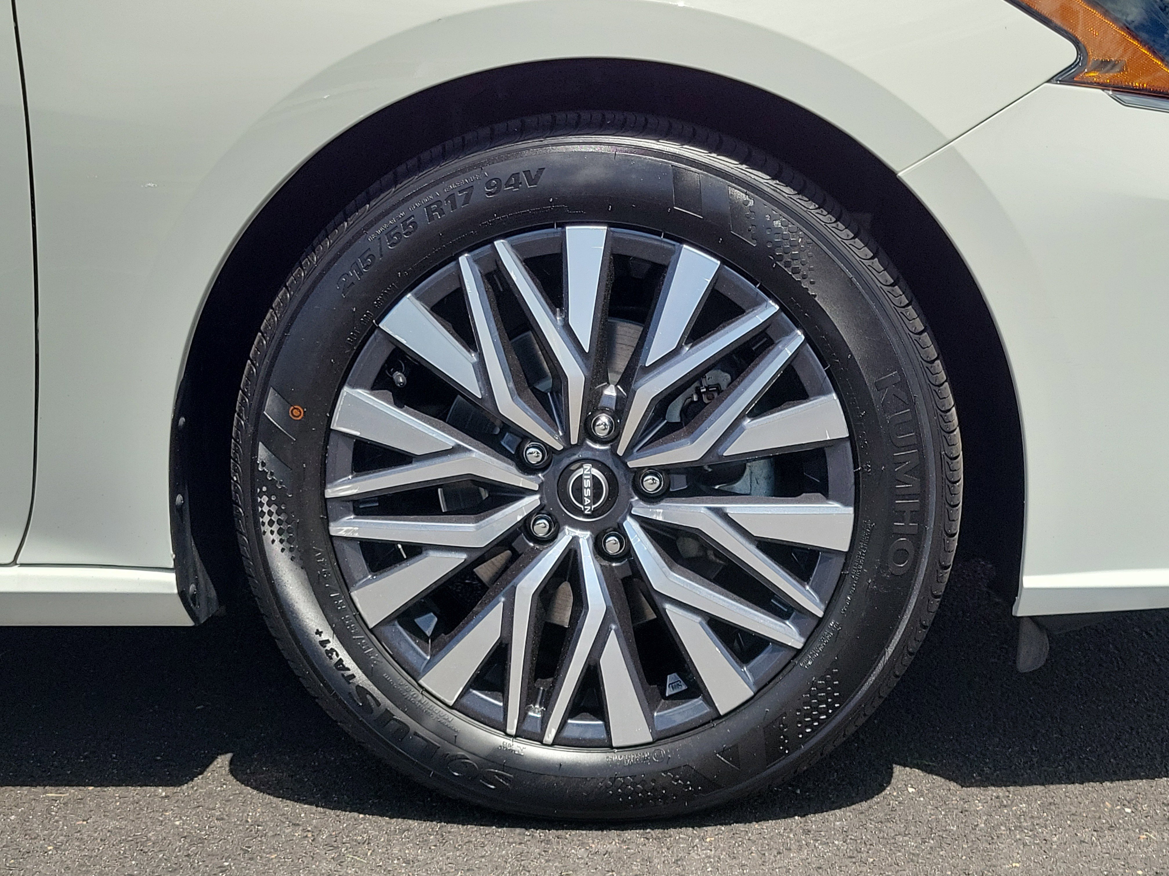 Used 2025 Nissan Altima 2.5 SV FWD image 5